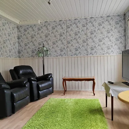 Maalaistalon Paeaetyhuoneisto Merikarvialla * Tuorila